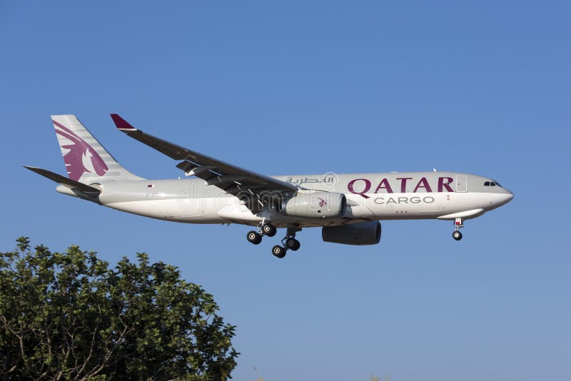 卡塔尔航空货物A330. 天空, 如同.